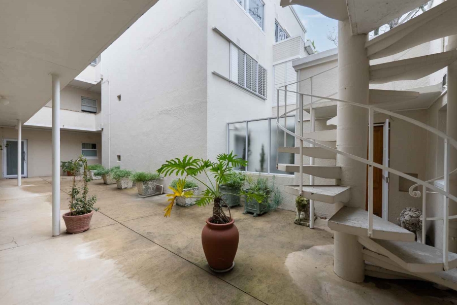 2 Bedroom Property for Sale in Oranjezicht Western Cape